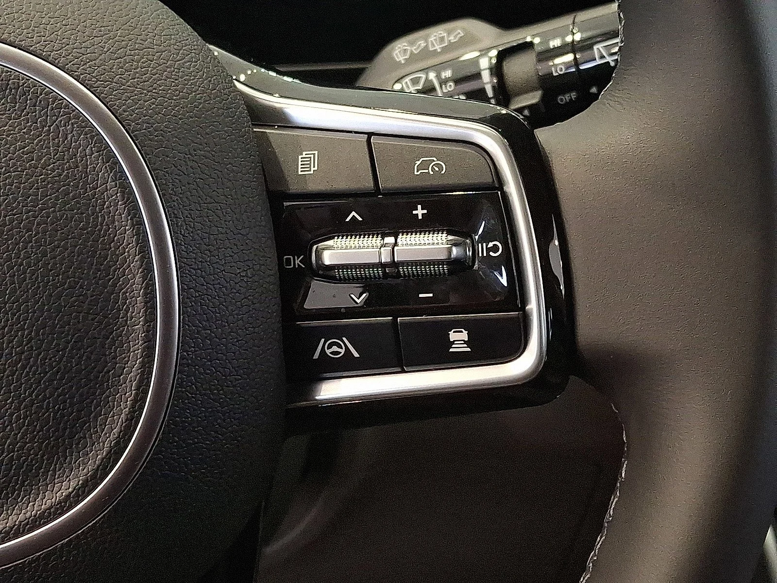 New 2026 Ceramic Silver Kia EX image 16
