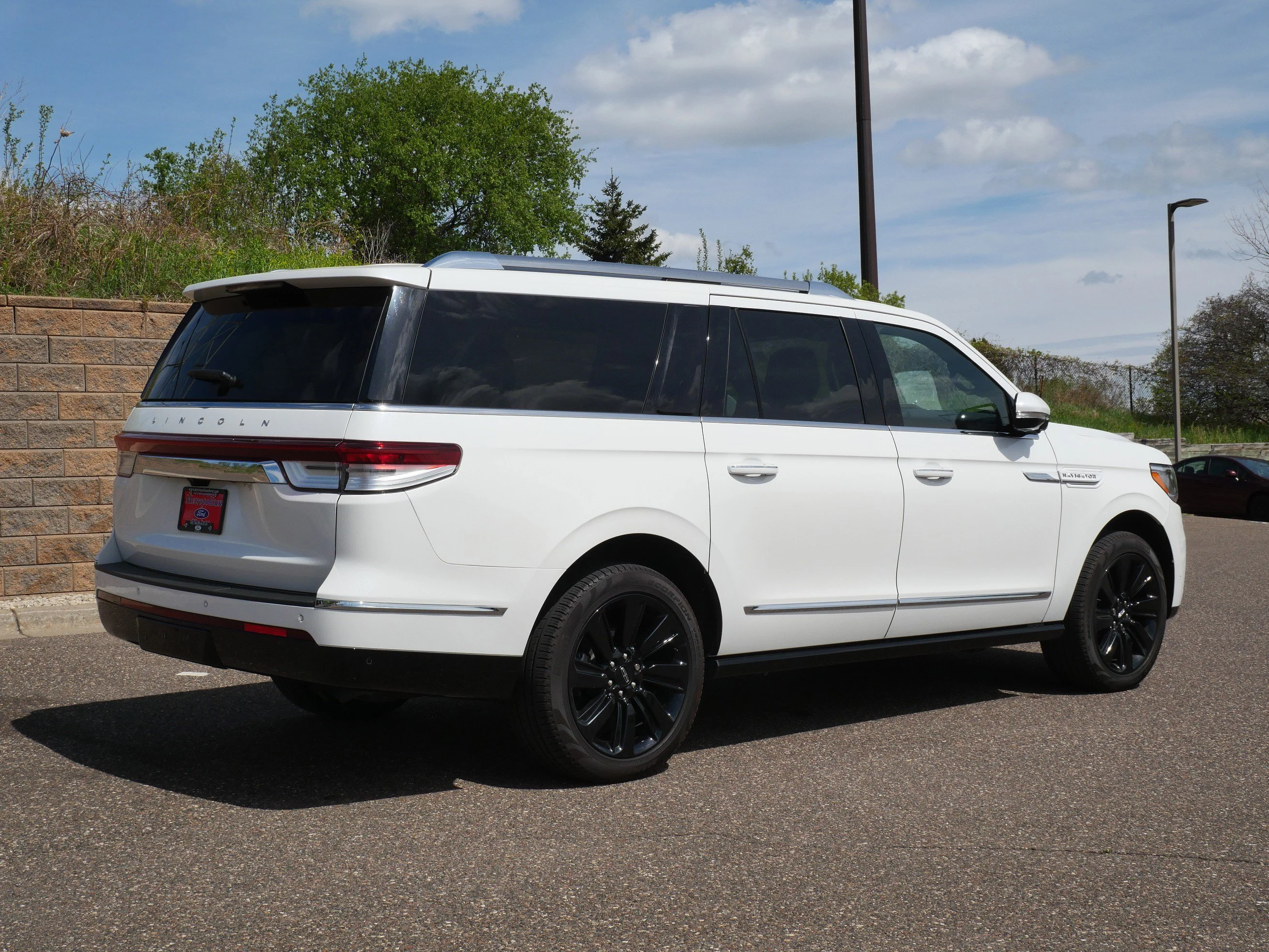 Used 2024 Pristine White Lincoln Reserve image 6