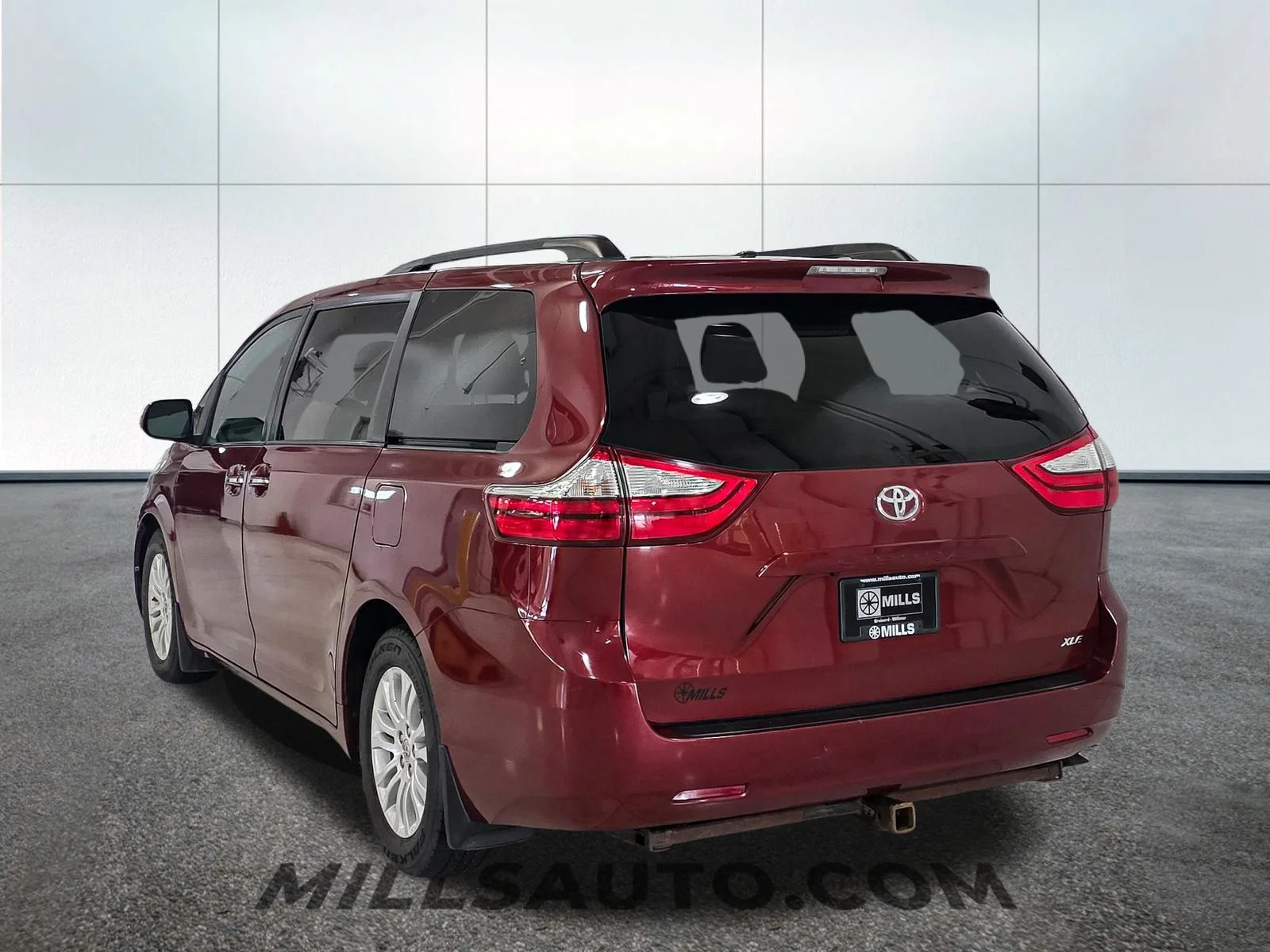 Used 2016 Red Toyota XLE image 5