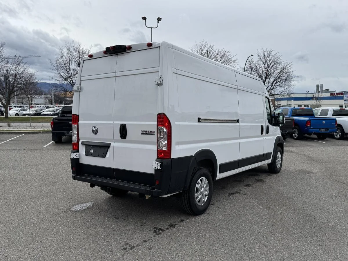 Used 2025 White RAM SLT image 8
