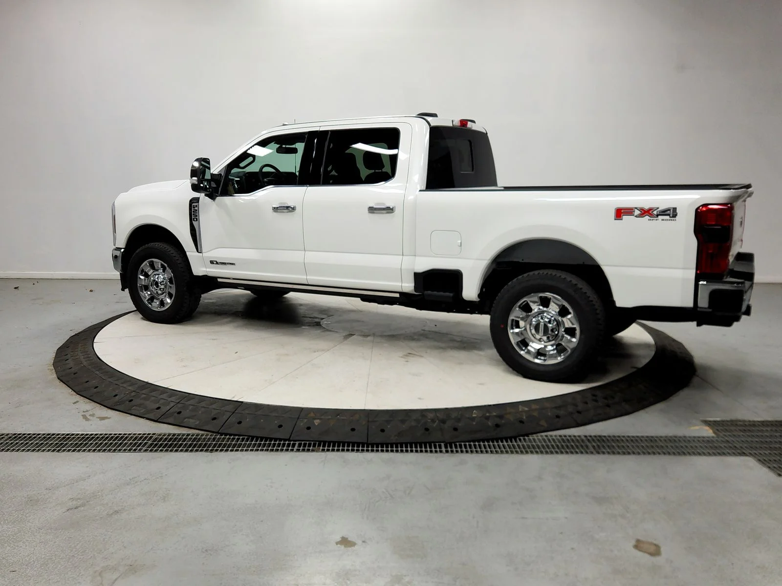 New 2026 Star White Metallic Tri-Coat Ford F-250® Lariat® image 5