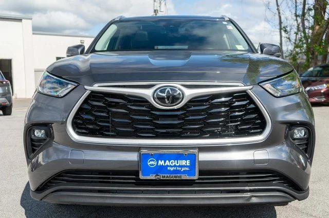 Used 2022 Gray Toyota XLE image 3