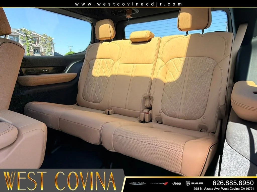 New 2026 High Gloss Black Exterior Paint Jeep Summit Reserve image 32