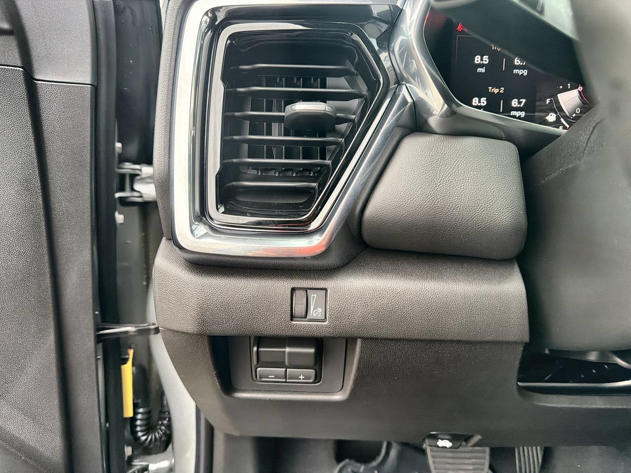 New 2026 Sterling Metallic GMC Elevation image 15