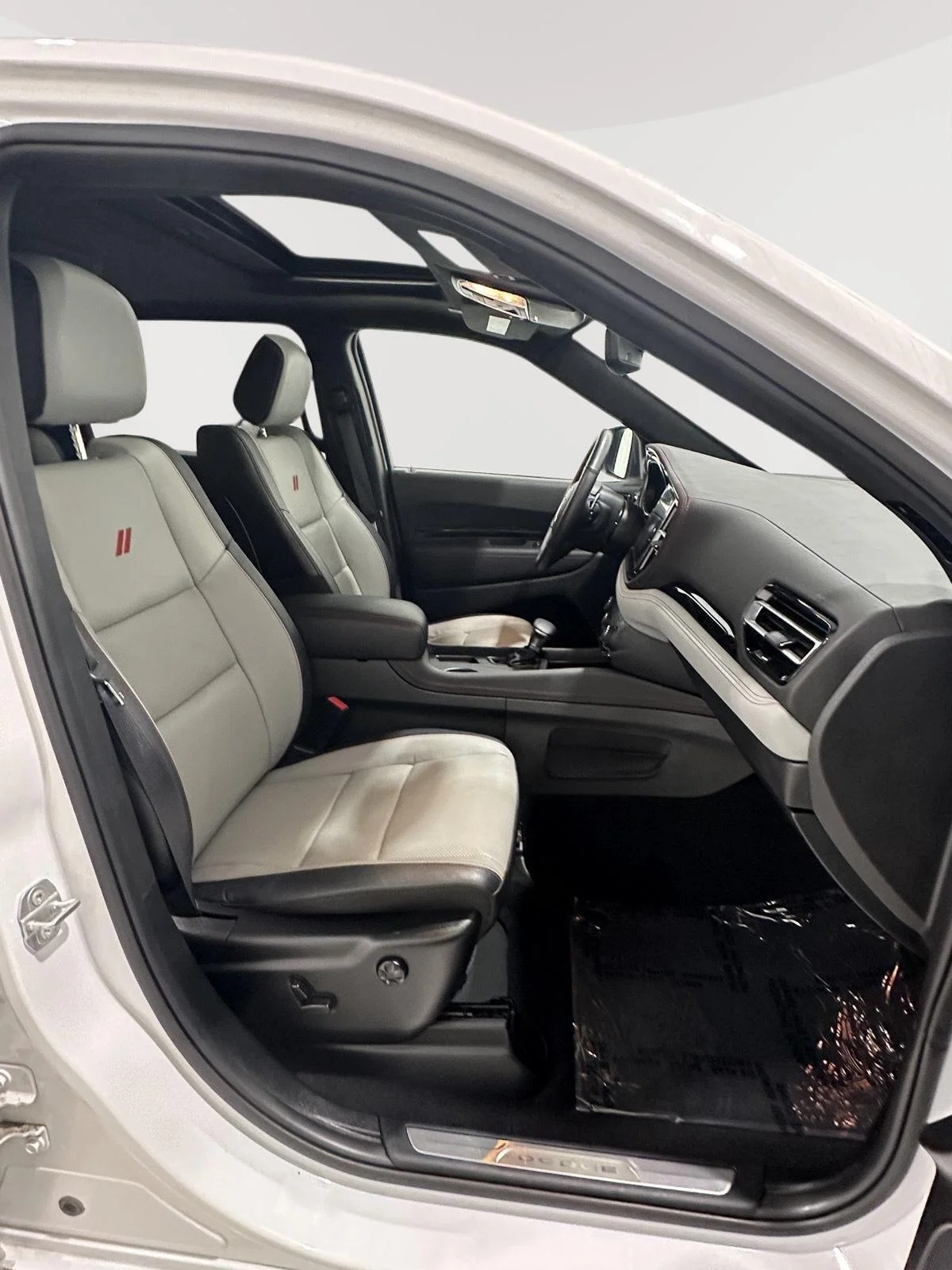 Used 2024 White Knuckle Dodge Citadel image 27