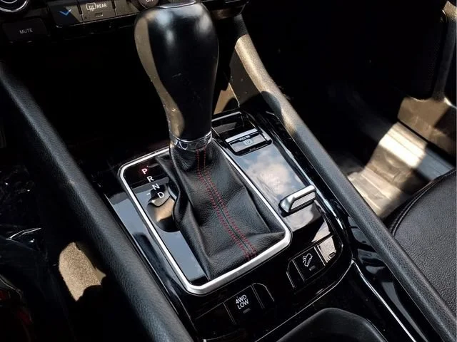 Used 2025  Jeep Trailhawk image 5