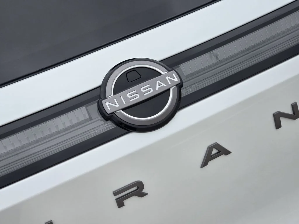 New 2026 Everest White Pearl TriCoat Nissan Platinum image 8