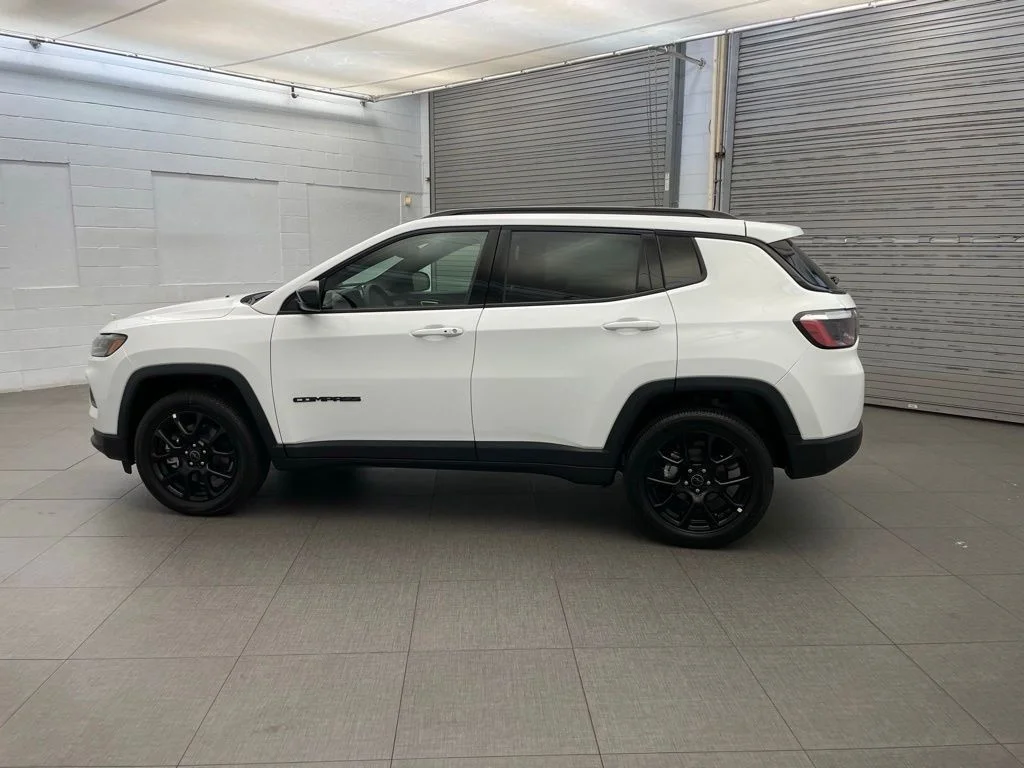New 2026 White Jeep Latitude image 5