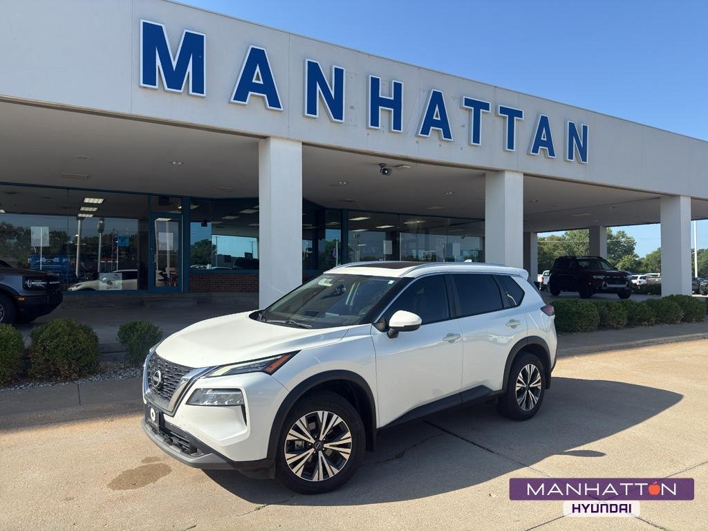 Used 2022  Nissan SV image 1