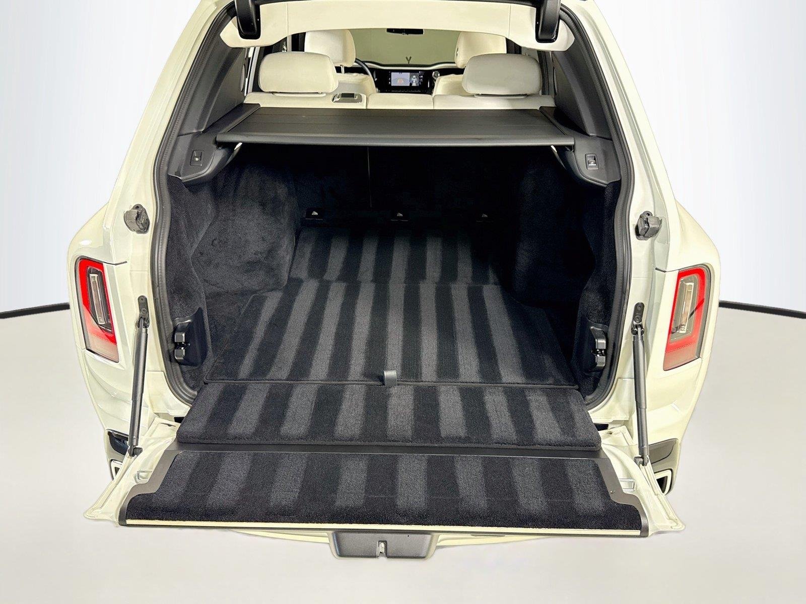 Used 2025 English White Rolls-Royce 26