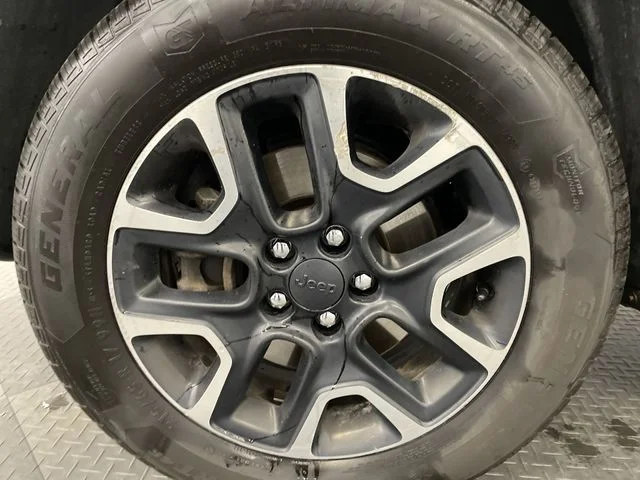 Used 2019 Billet Silver Metallic Clearcoat Jeep Trailhawk image 10