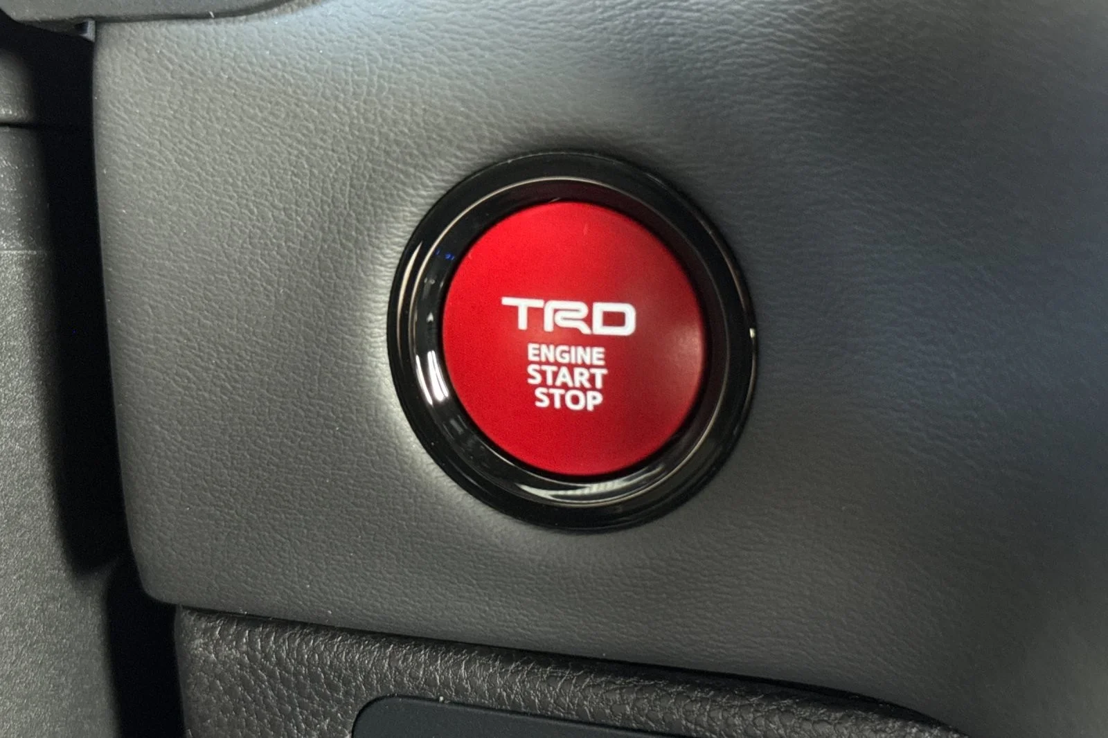 New 2026 Wind Chill Pearl <sup>1</sup> Toyota  Platinum image 23
