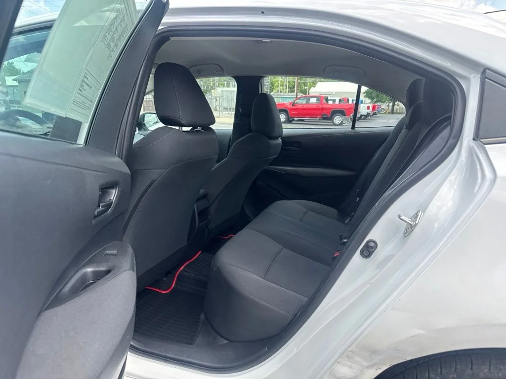Used 2022 White Toyota LE image 15