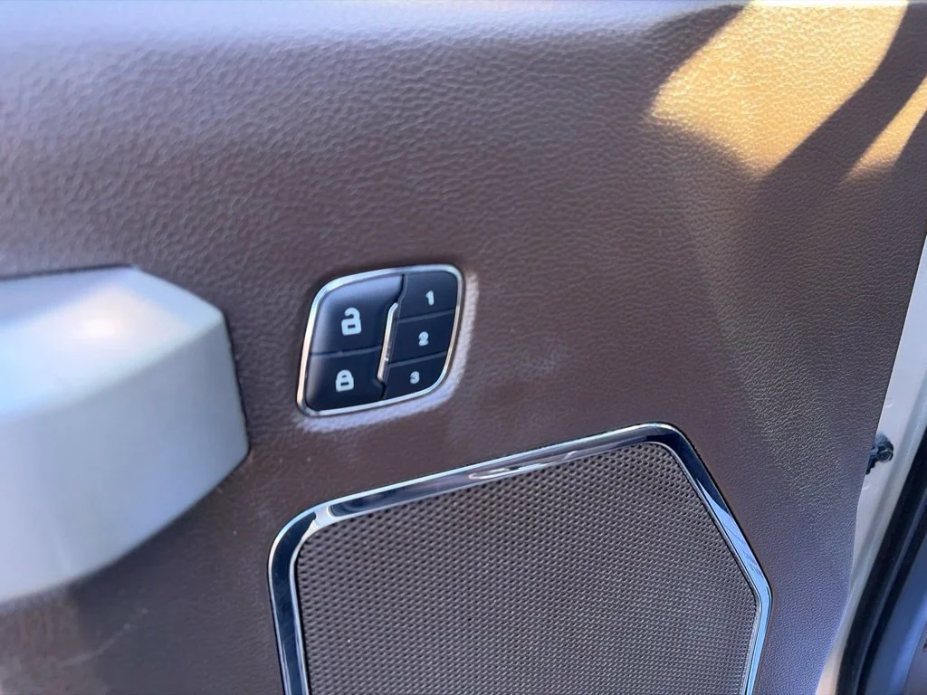 Used 2017 White Gold Ford King Ranch image 12