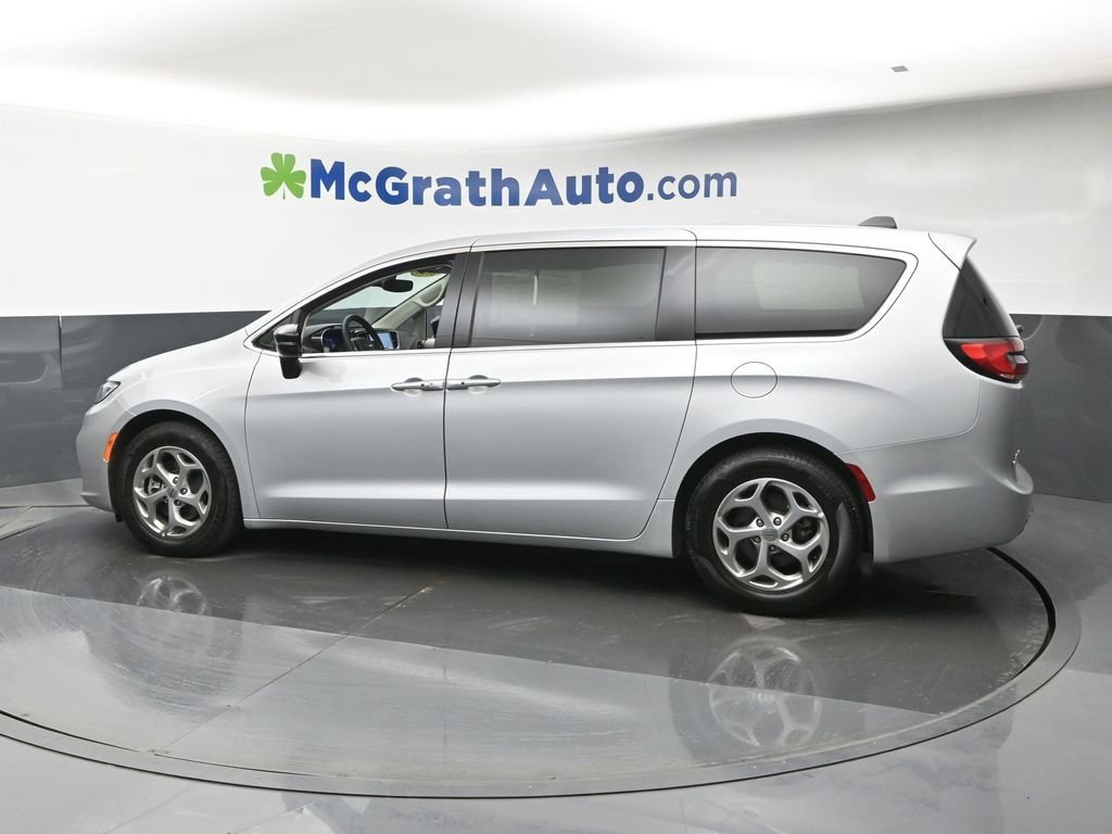 Used 2024 Silver Chrysler Limited image 27
