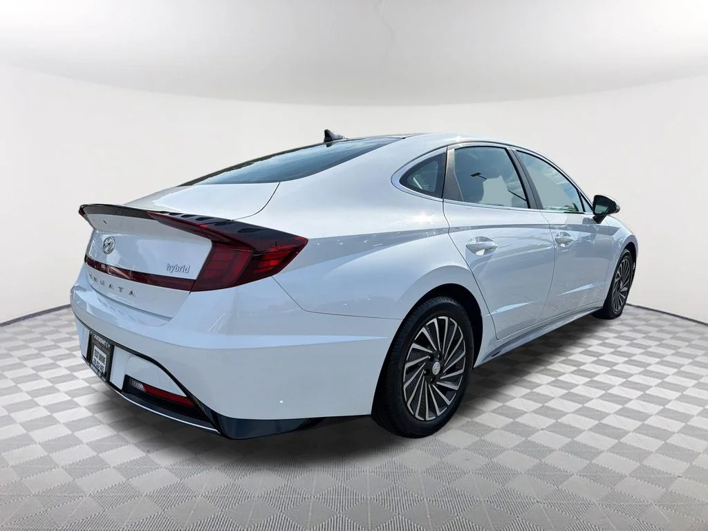Used 2023 White Hyundai SEL image 5