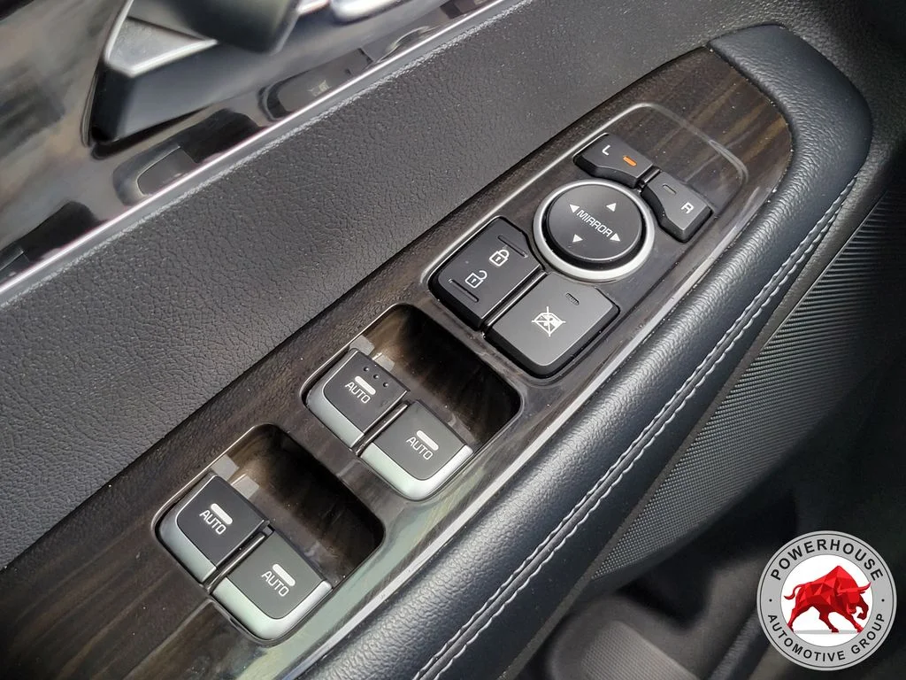 Used 2019 White Kia EX image 27