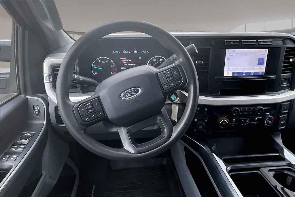 Used 2023 White Ford XLT image 5