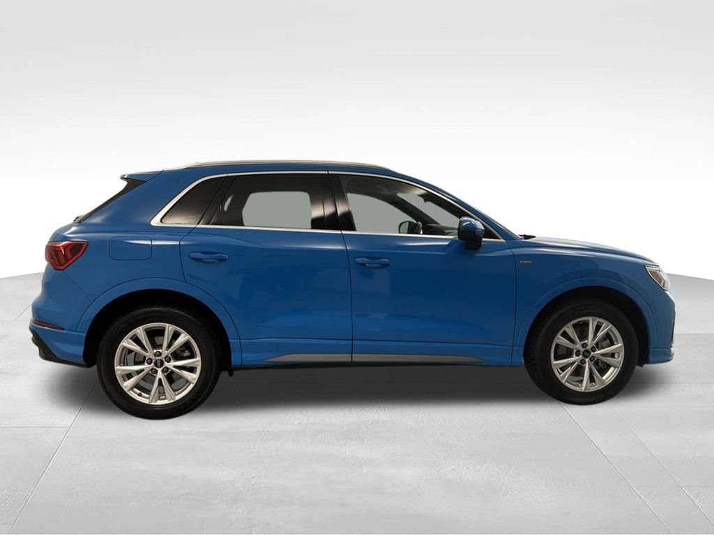 Used 2023  Audi Premium image 6