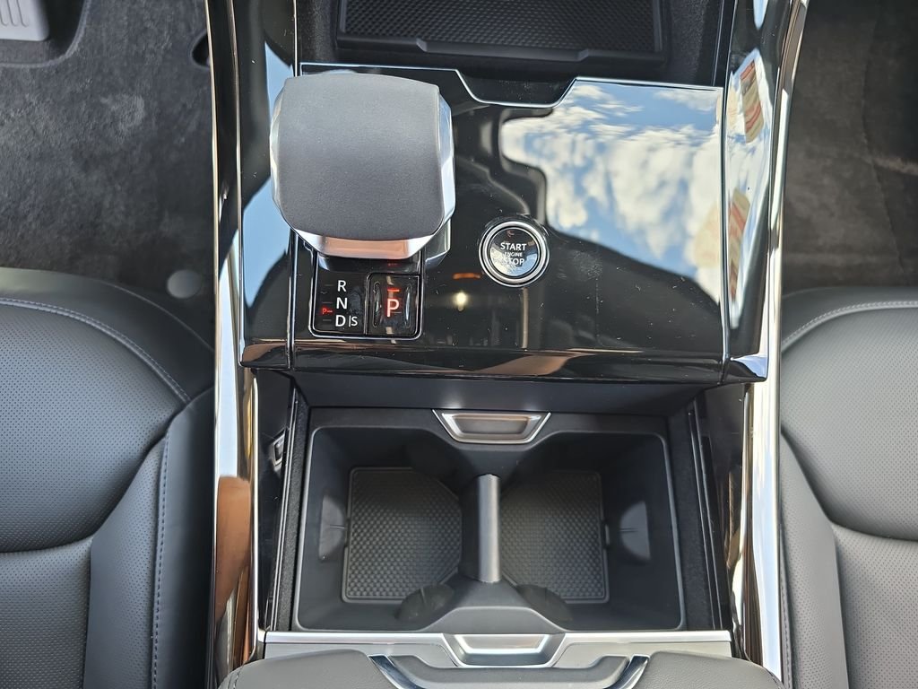 New 2026 Santorini Black Land Rover SE image 26