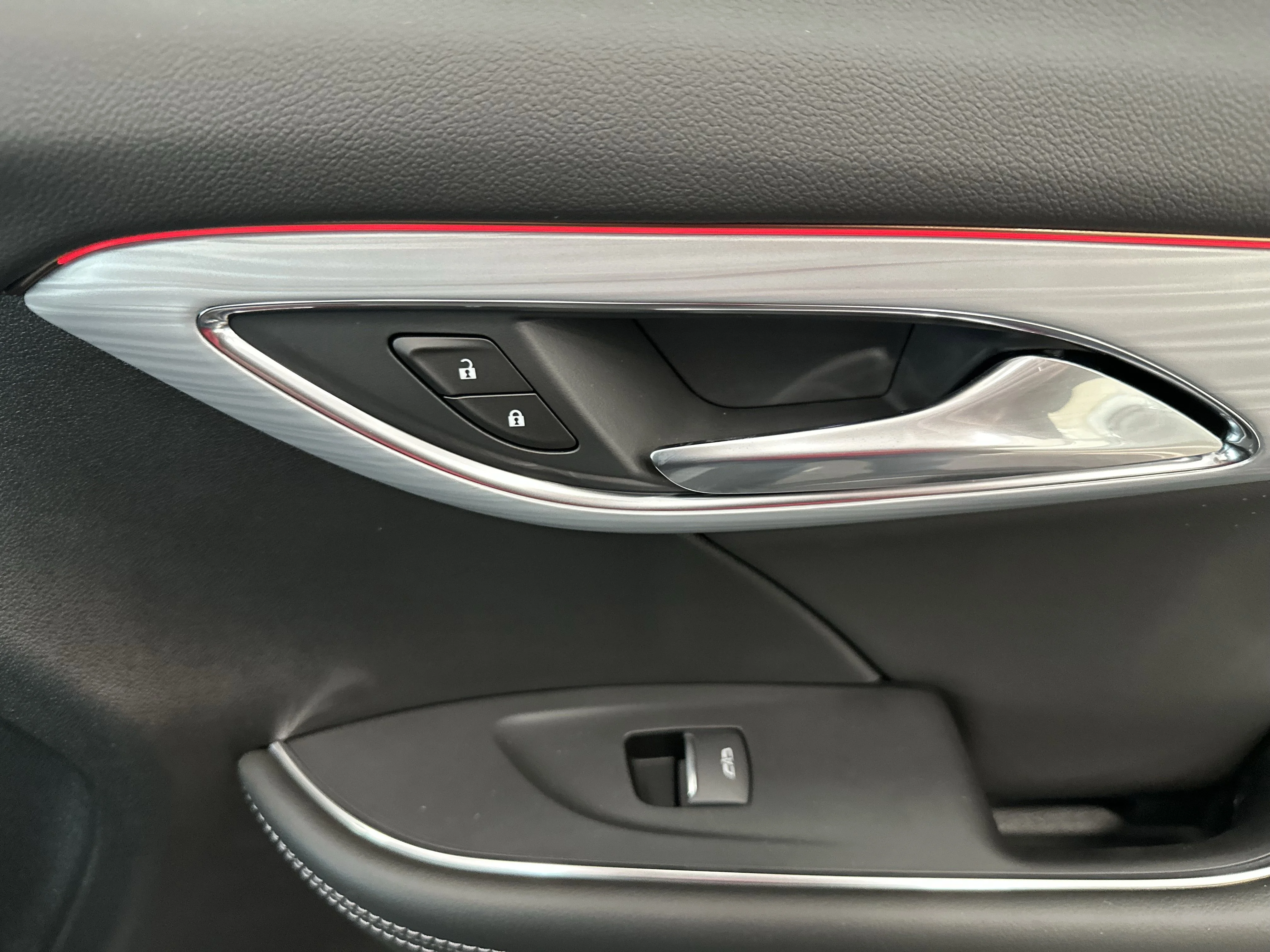 New 2026 Iridescent White Tricoat Buick Avenir image 19