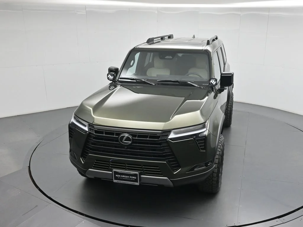 Used 2025 Green Lexus 550 Overtrail+ image 35