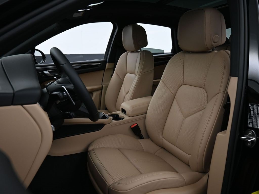 2026 Porsche Macan T photo 4