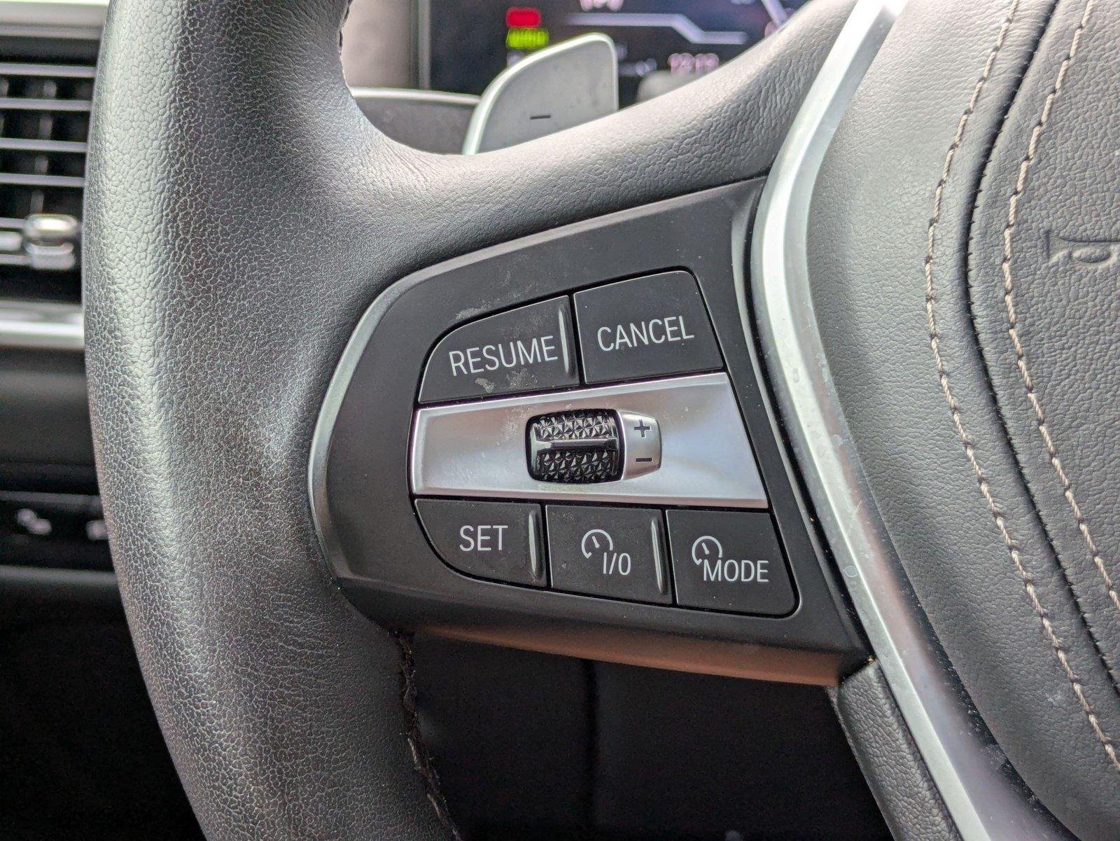 Used 2025 Mineral White Metallic BMW xDrive40i image 17