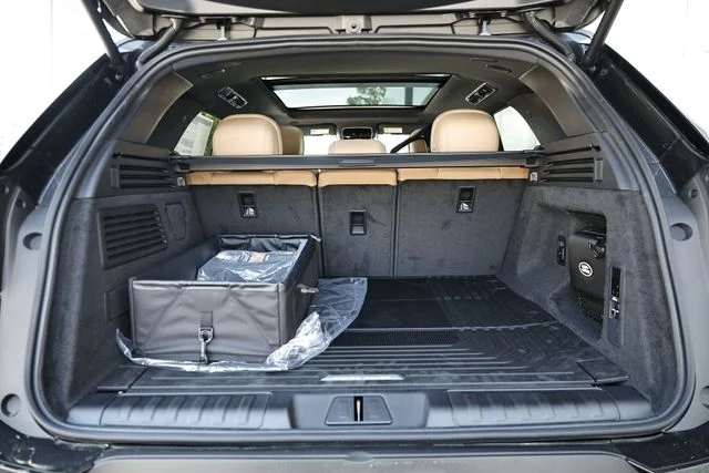 New 2026 Carpathian Grey Land Rover SE image 39