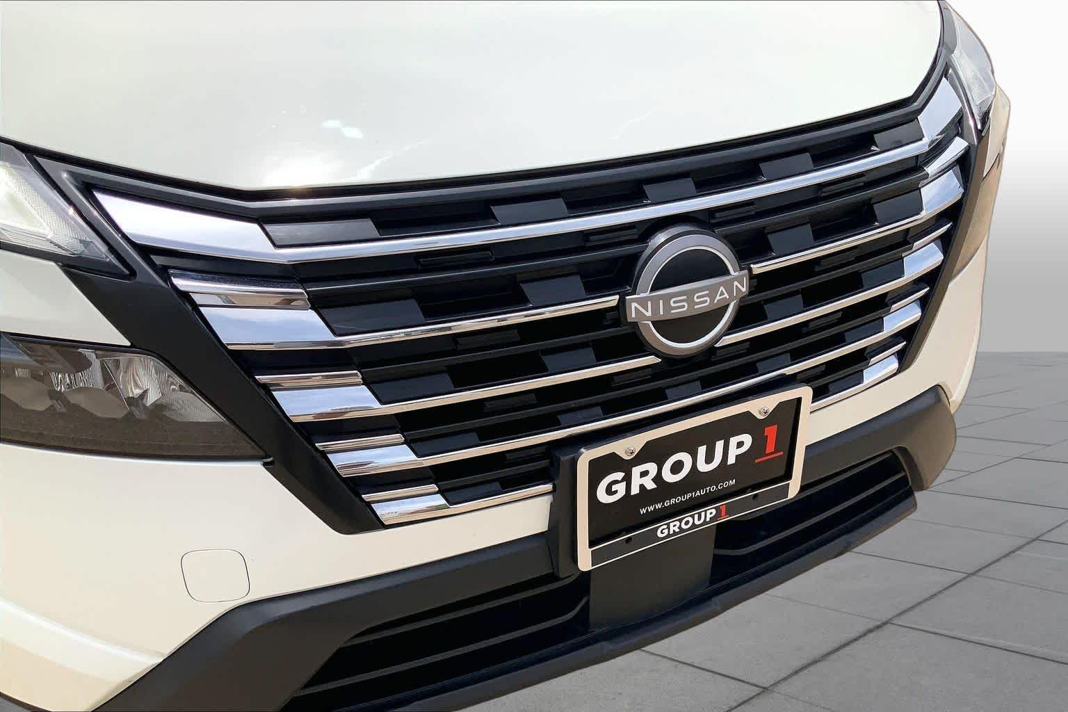 Used 2024 Glacier White Nissan S image 34