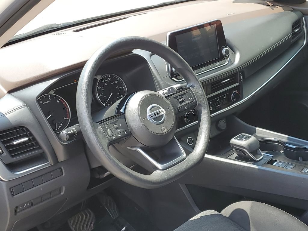 Used 2021 Glacier White Nissan S image 6