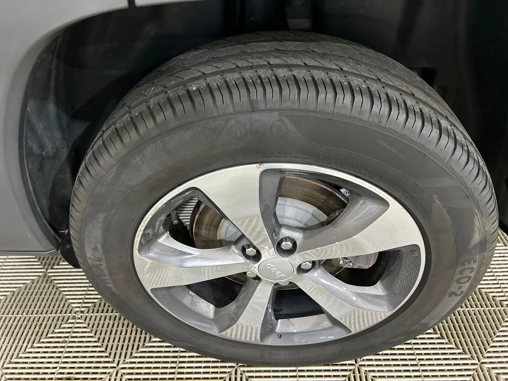 Used 2019 Black Jeep Limited image 10