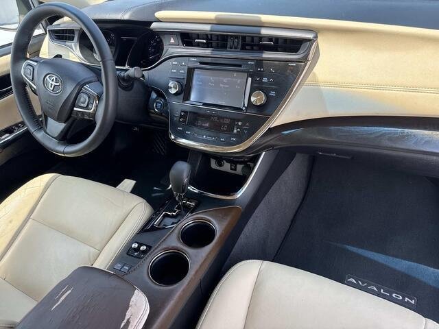 Used 2018 Creme Brulee Mica Toyota XLE image 12