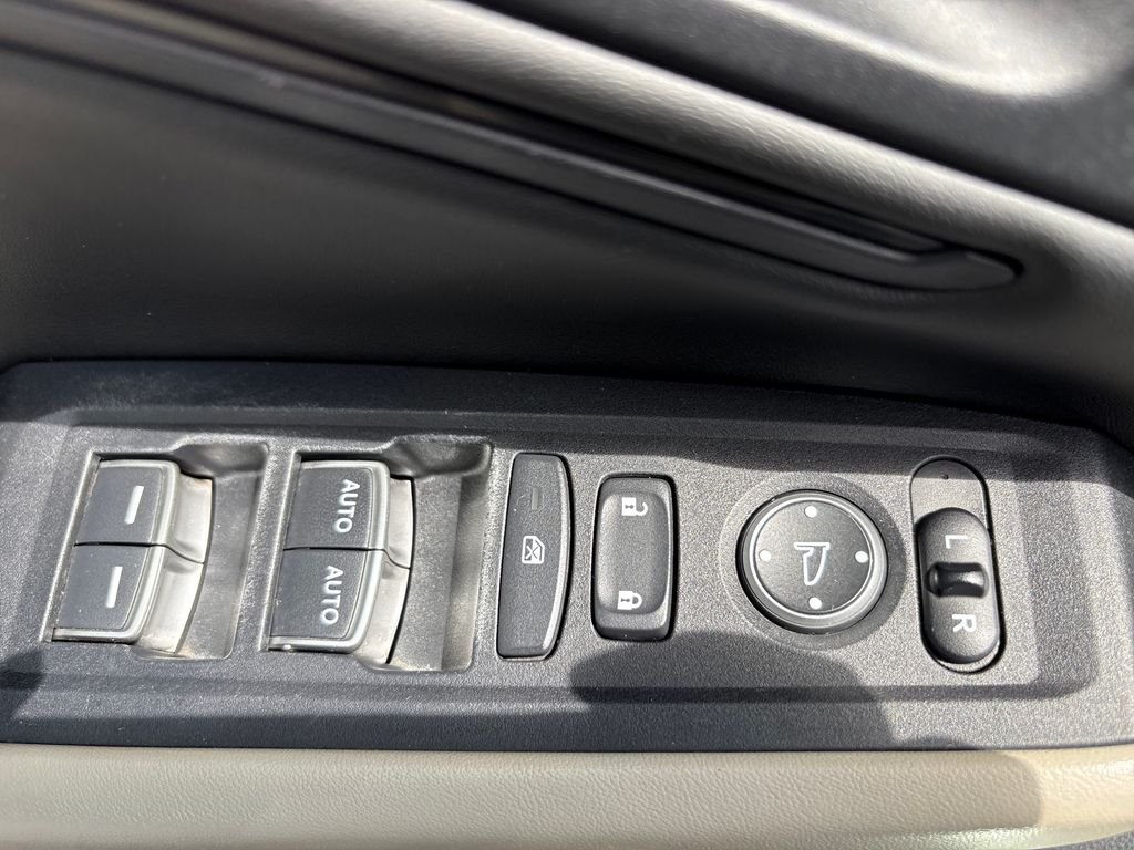 Used 2023  Honda EX image 13