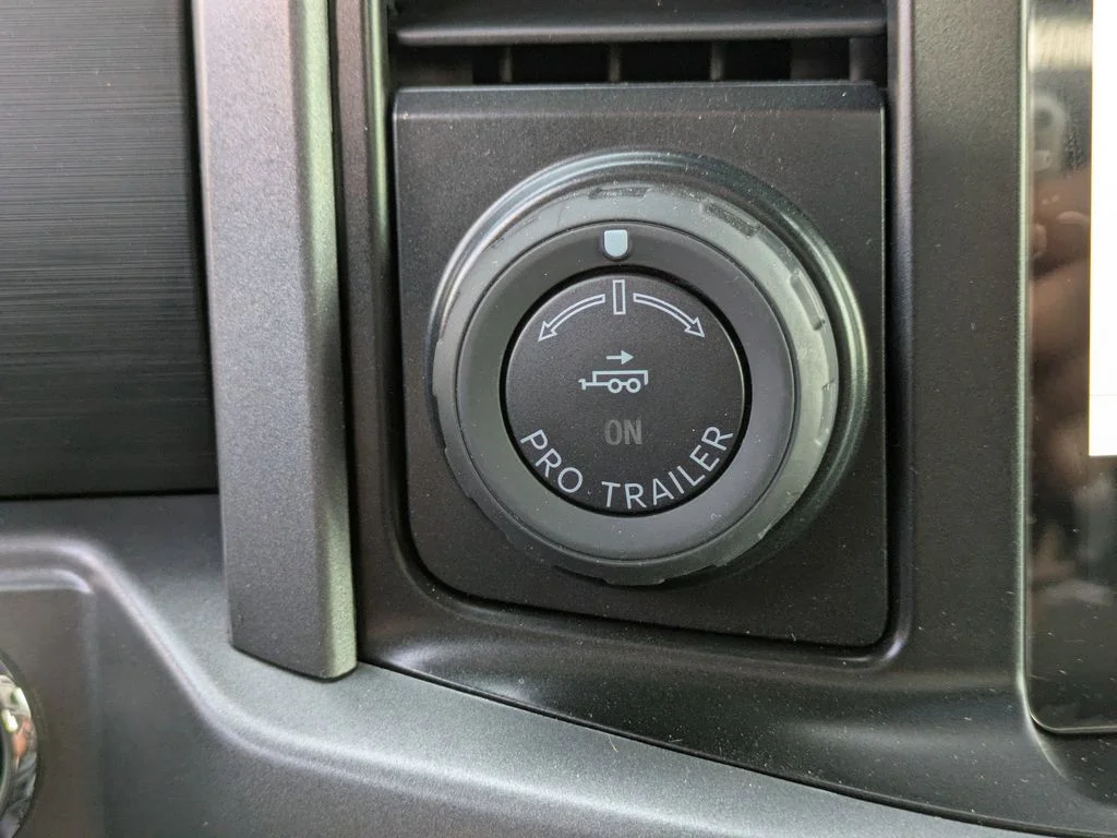 New 2026 Agate Black Metallic Ford XLT image 24