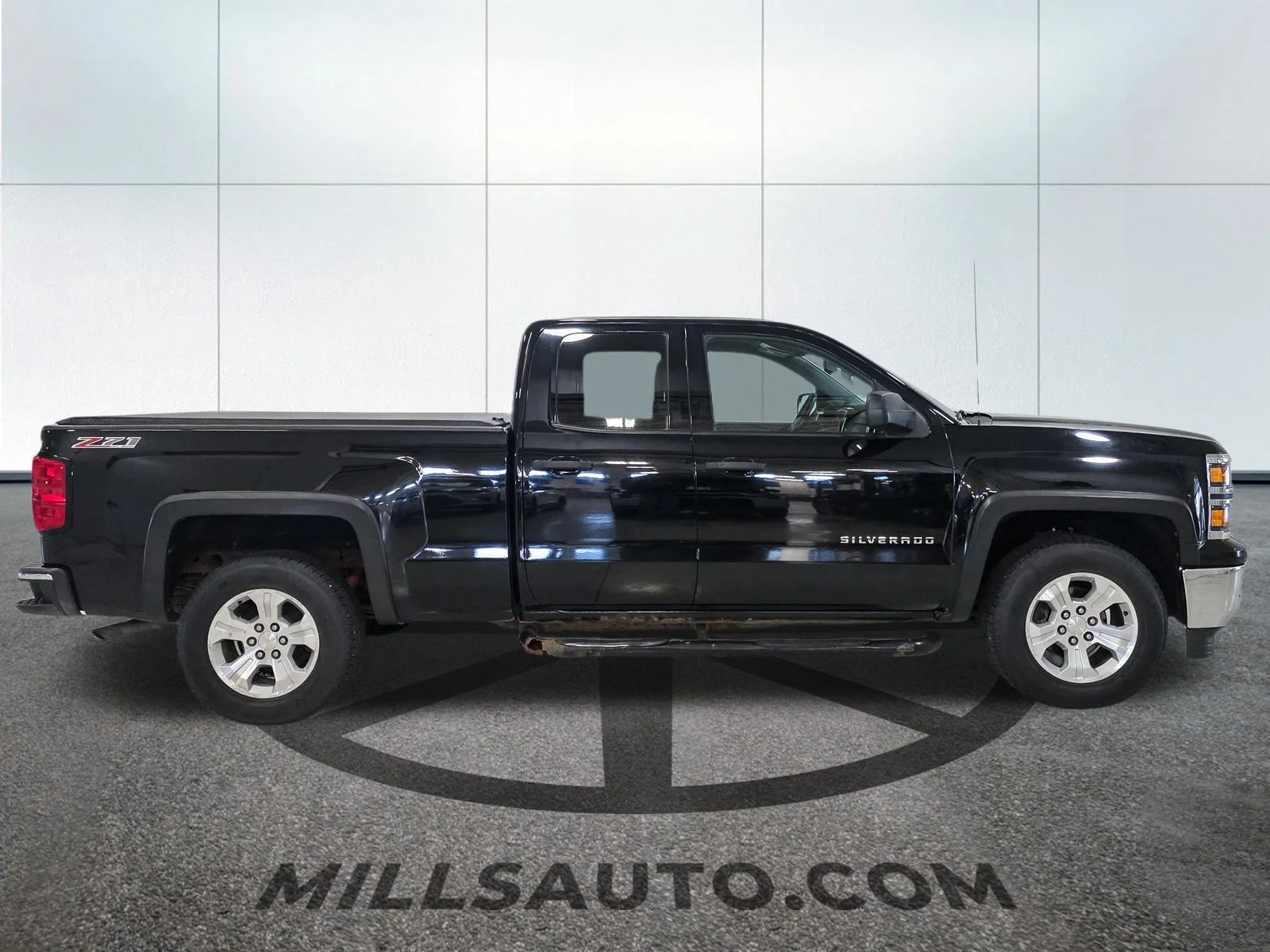 Used 2014 Black Chevrolet LT image 9
