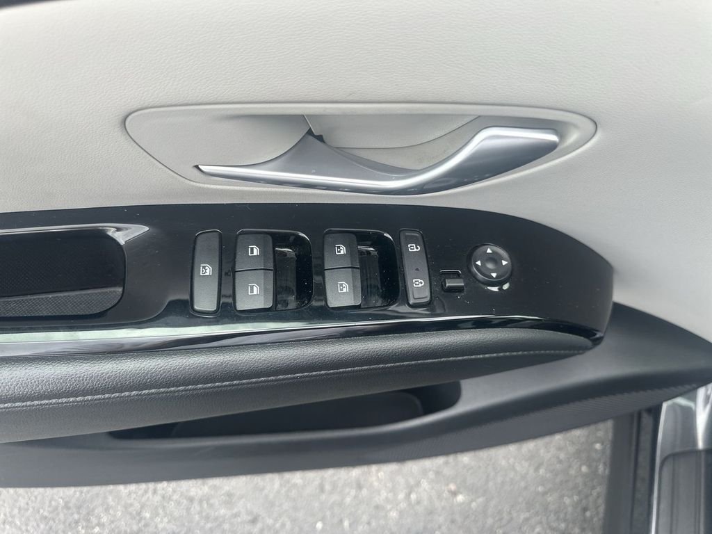 Used 2022 Gray Hyundai SEL image 19