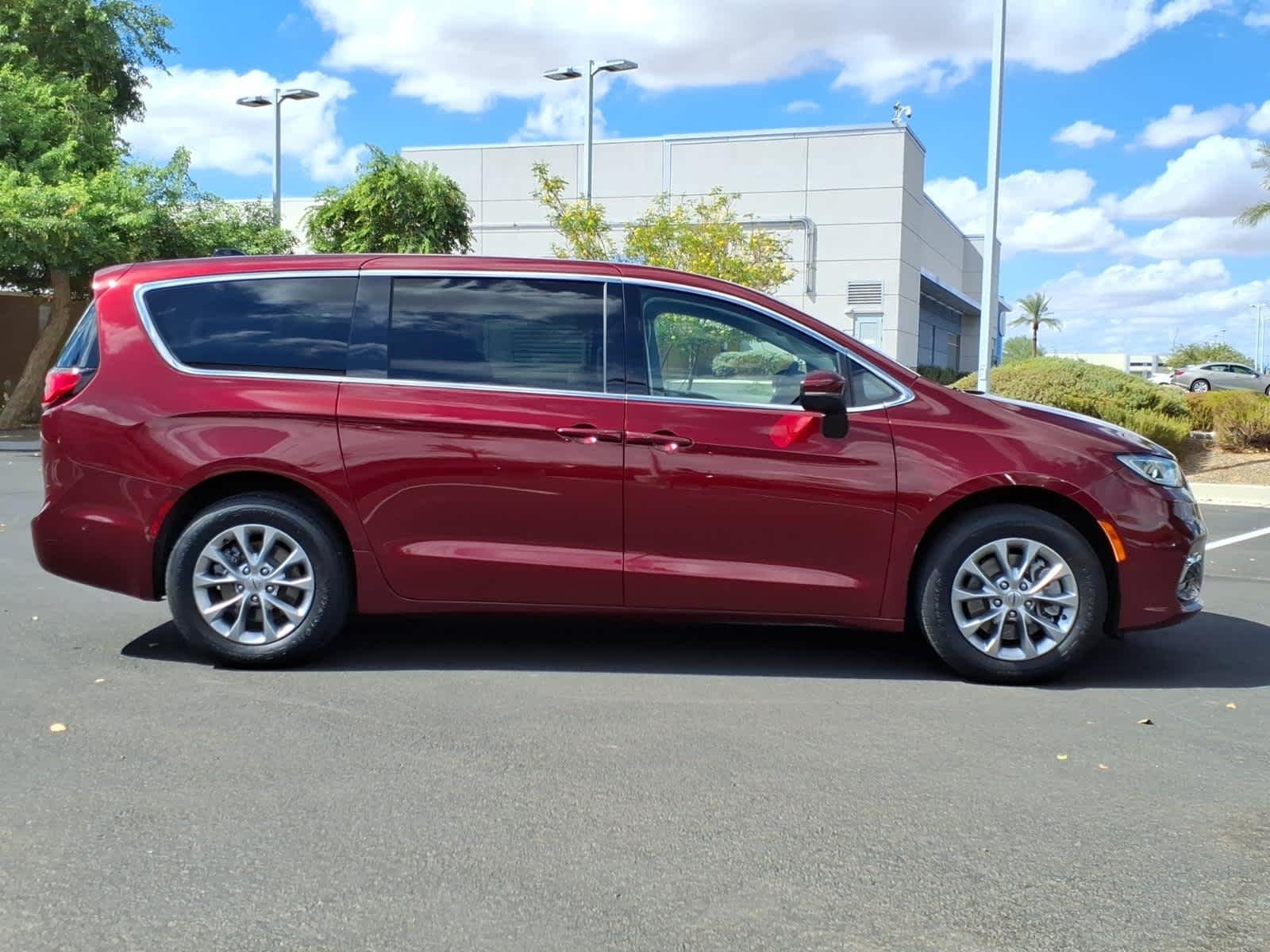 Used 2023 Velvet Red Pearlcoat Chrysler Touring L image 8