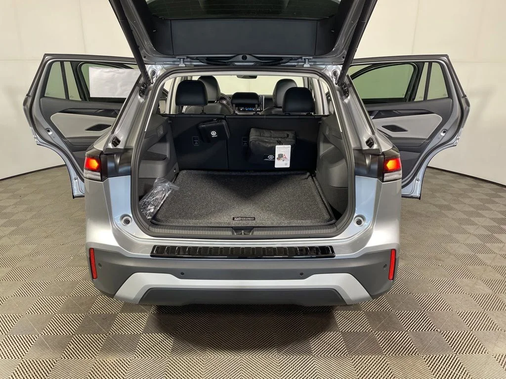 New 2026 Silver Volkswagen 2.0T SE image 19