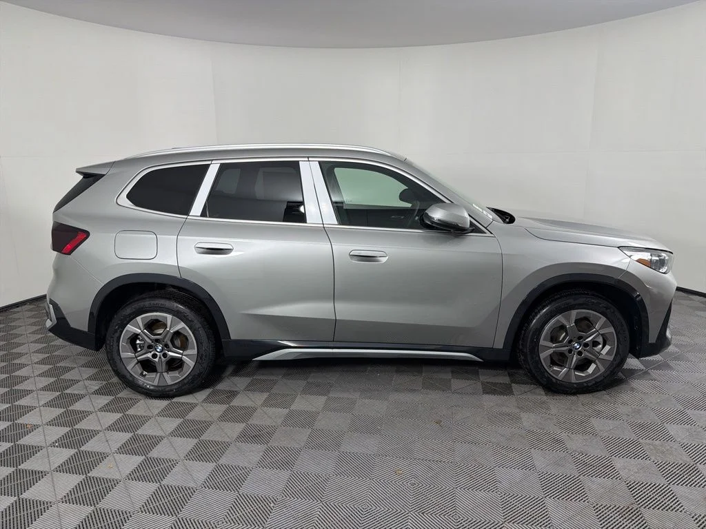 Used 2026 Space Silver Metallic BMW xDrive28i image 4
