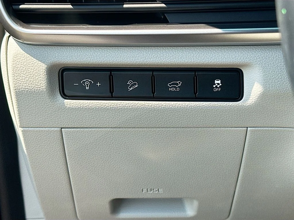 Certified Used 2025  Kia S image 10