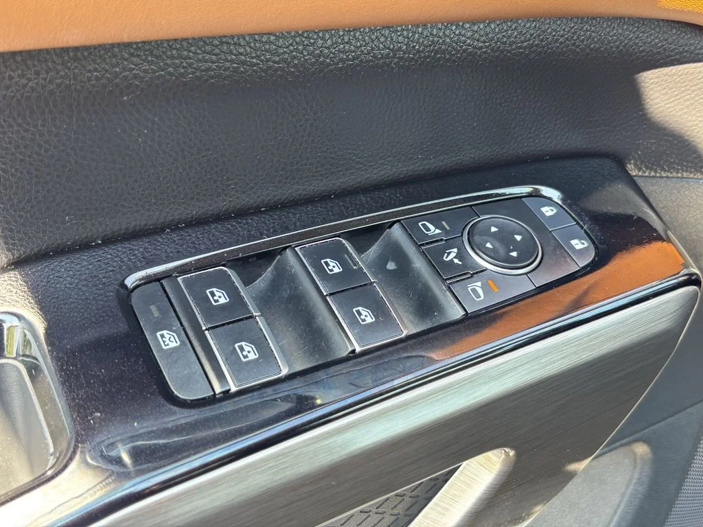 Used 2023 Silver Nissan Platinum image 14