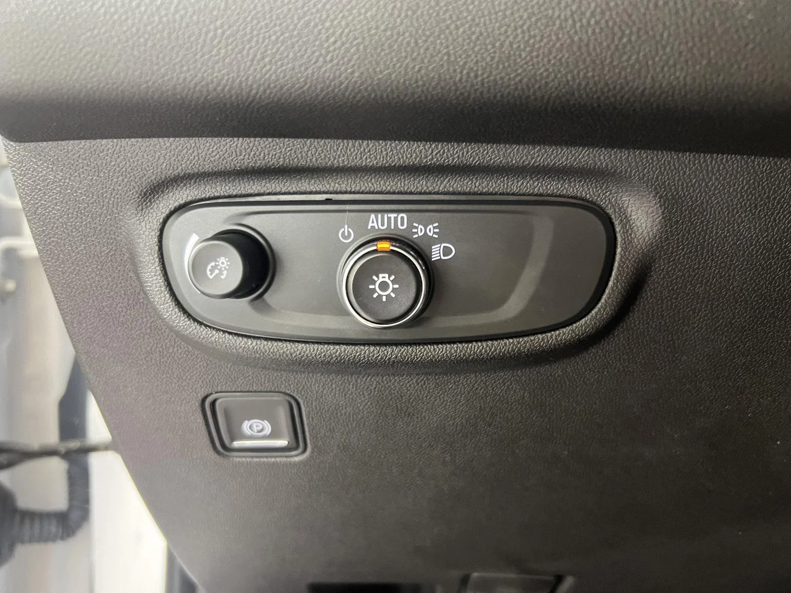 Used 2024 Summit White GMC SLE image 17