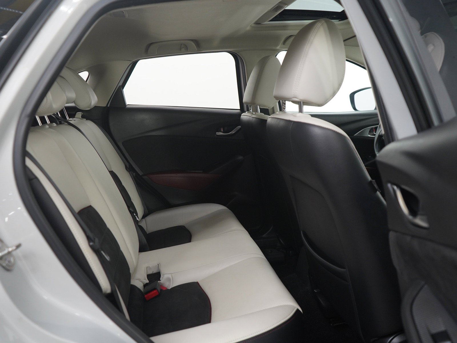Used 2016 Crystal White Pearl Mica Mazda Grand Touring image 12