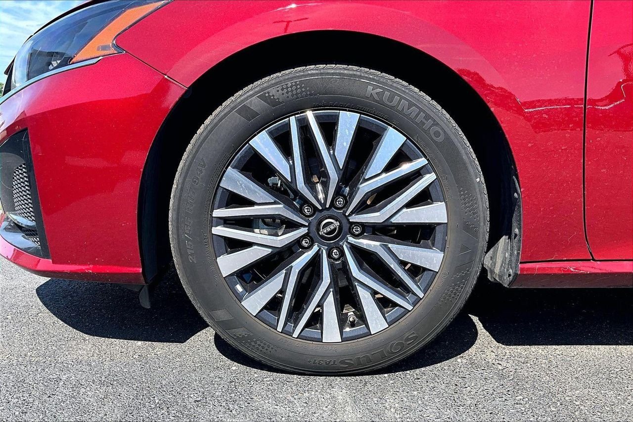 Used 2025 Scarlet Ember Nissan SV FWD image 2
