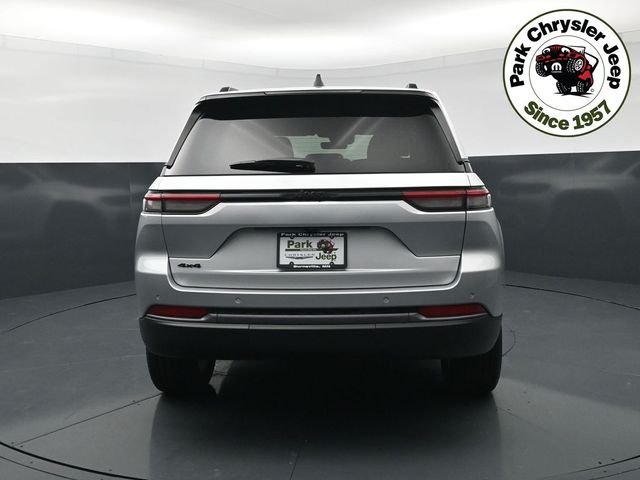 New 2026 Silver Zynith Exterior Paint Jeep Limited image 5