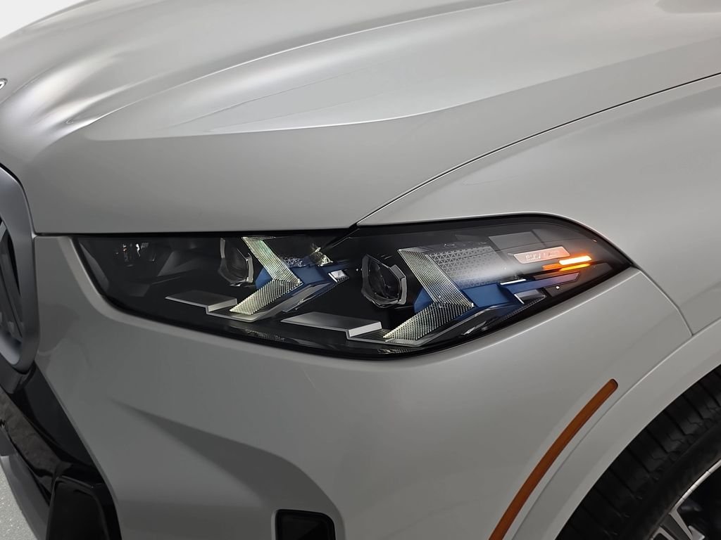 New 2026 Mineral White Metallic BMW xDrive40i image 31
