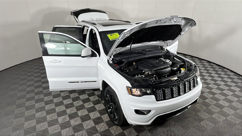 Used 2019 White/off-white Jeep Altitude image 47