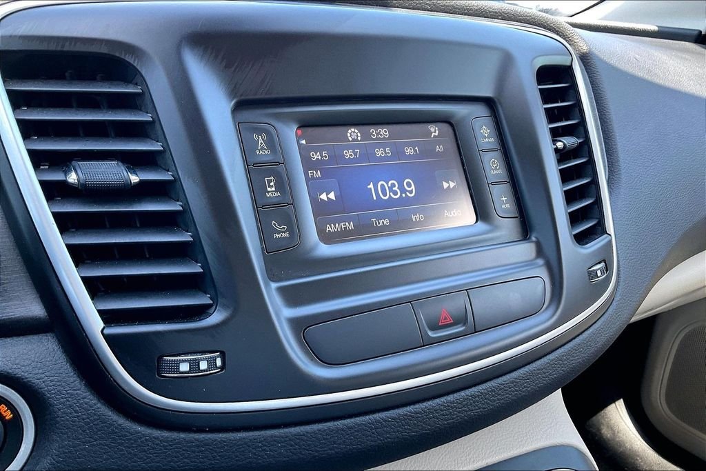 Used 2015 Silver Chrysler Limited image 23