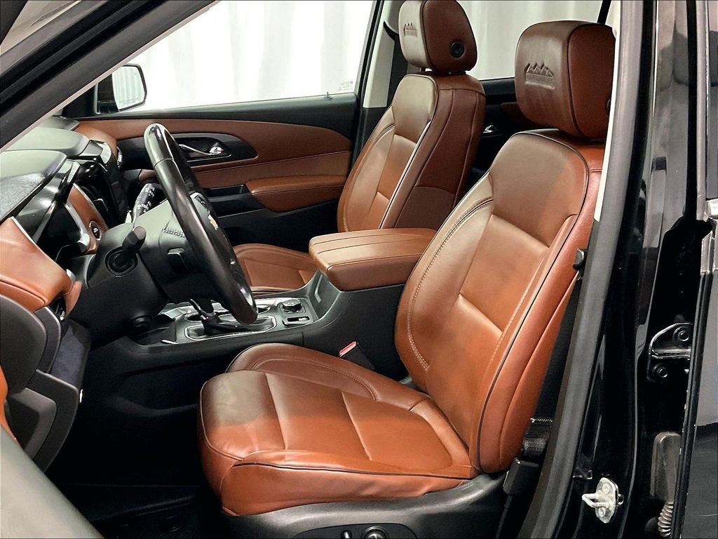 Used 2018 Mosaic Black Metallic Chevrolet High Country image 10